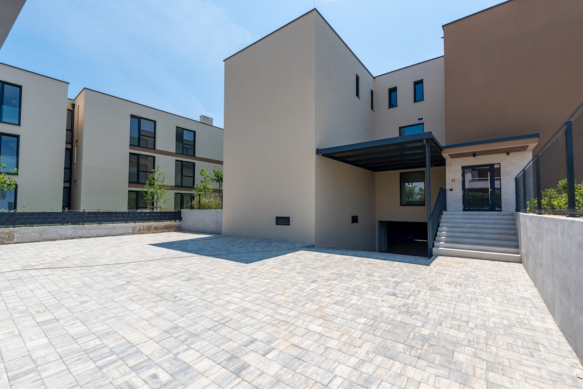 Novigrad, Moderno stanovanje z 2 spalnicama in teraso