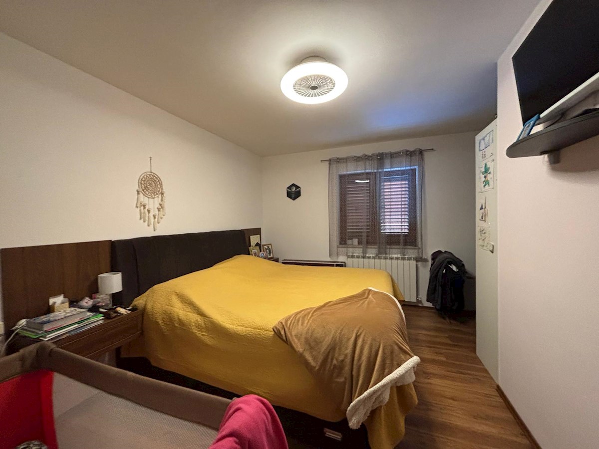 Istra, Poreč – Prostorna hiša s 4 apartmaji in bazenom, popolna za bivanje in naložbo