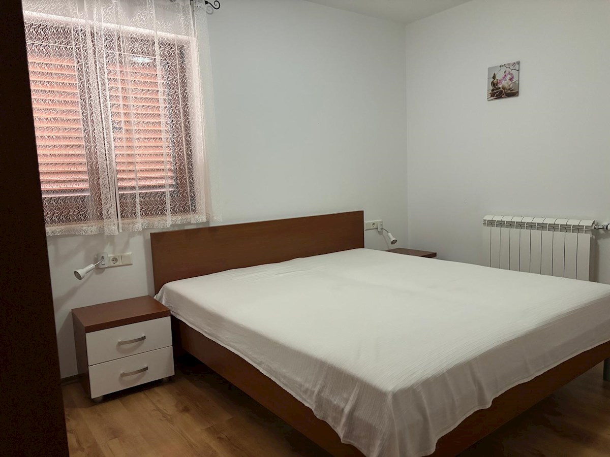 Istra, Poreč – Prostorna hiša s 4 apartmaji in bazenom, popolna za bivanje in naložbo