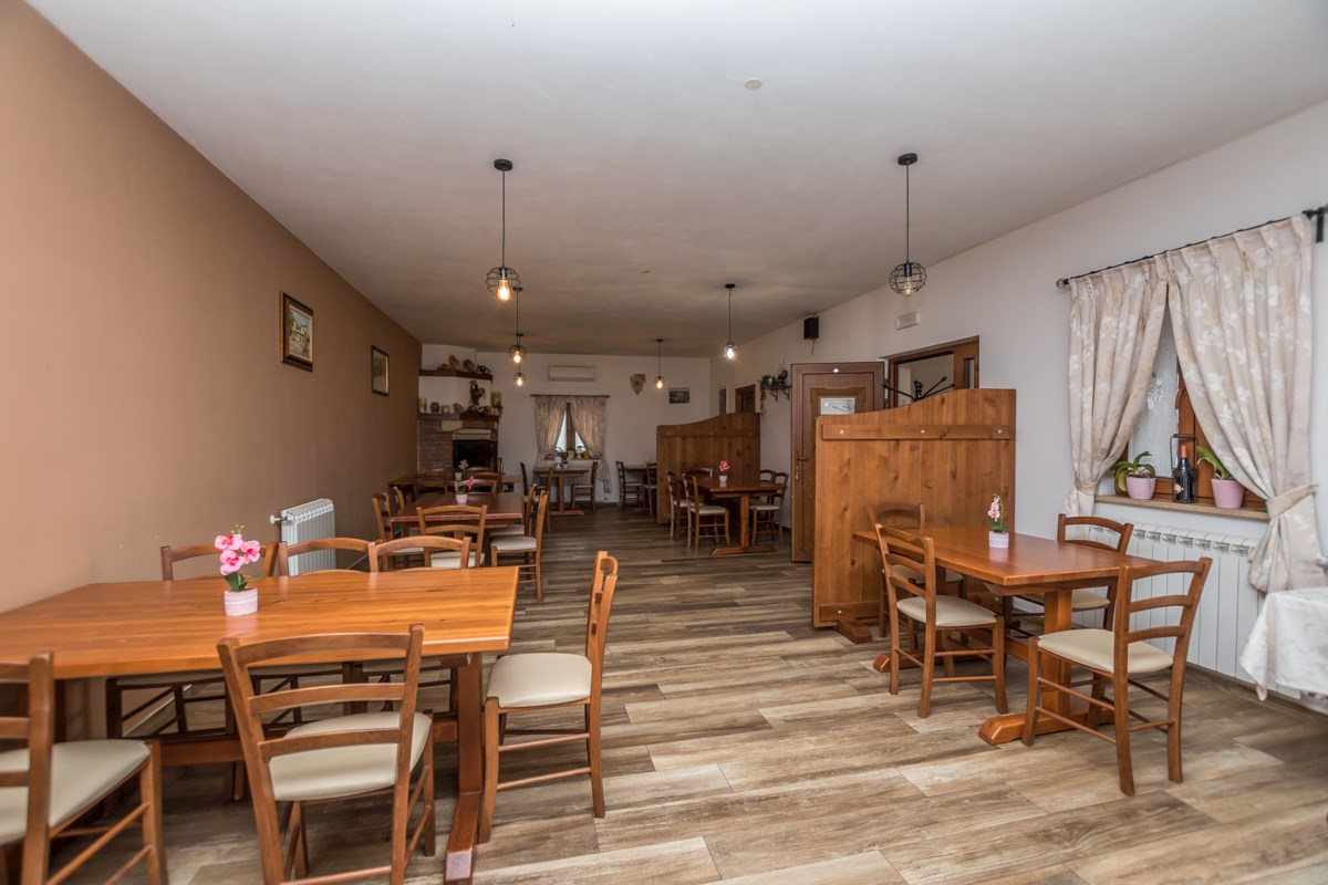 Istra, Poreč, poslovna stavba v bližini Poreča