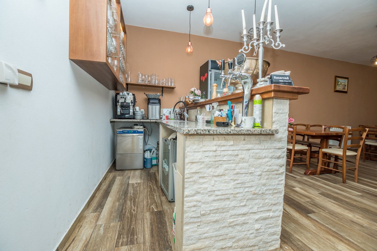 Istra, Poreč, poslovna stavba v bližini Poreča