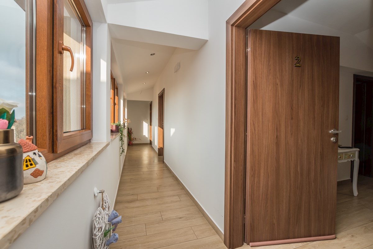 Istra, Poreč, poslovna stavba v bližini Poreča