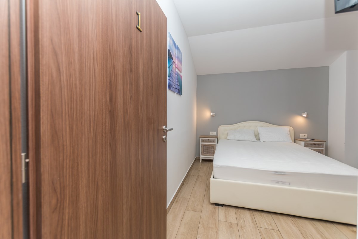 Istra, Poreč, poslovna stavba v bližini Poreča