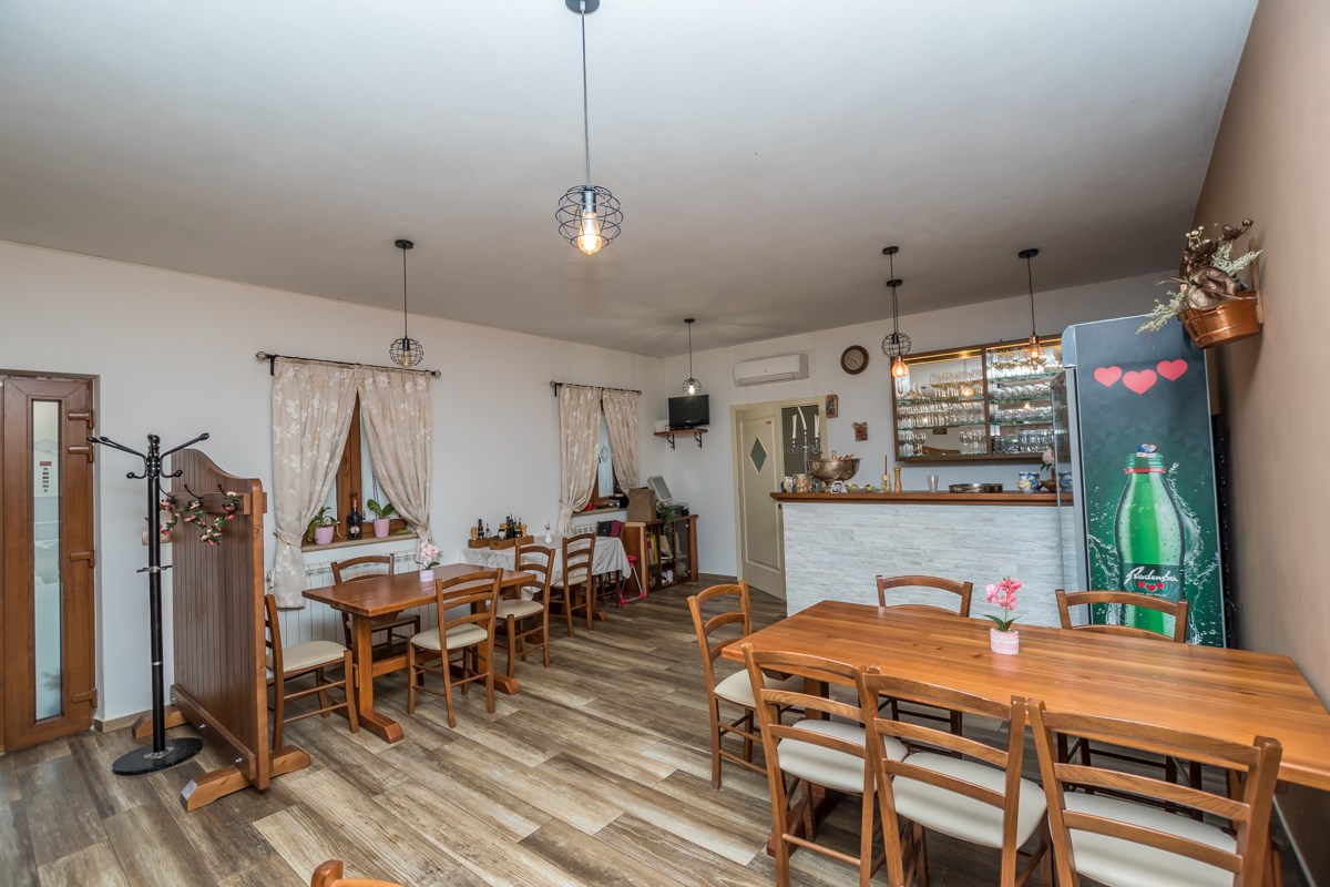 Istra, Poreč, poslovna stavba v bližini Poreča