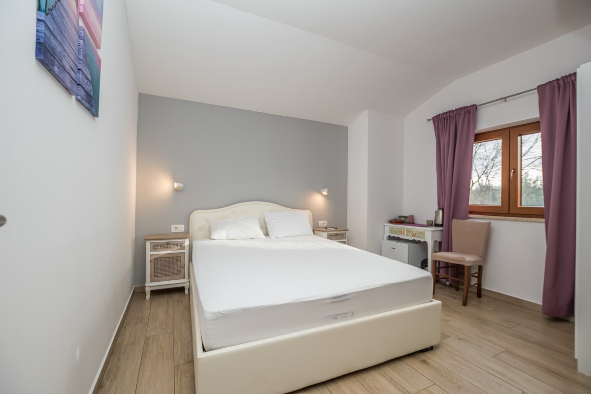 Istra, Poreč, poslovna stavba v bližini Poreča