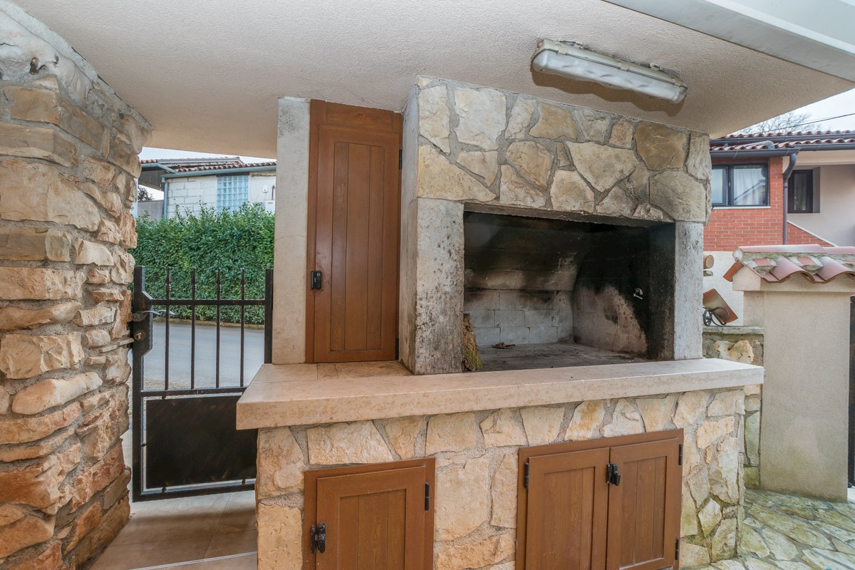 Istra, Poreč, poslovna stavba v bližini Poreča