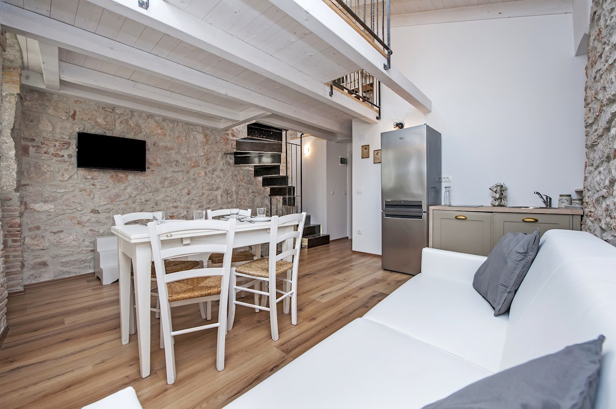 Rovinj, hiša s tremi apartmaji v centru Rovinja