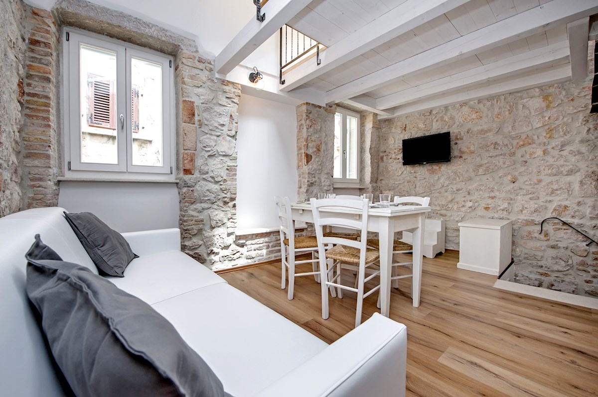 Rovinj, hiša s tremi apartmaji v centru Rovinja