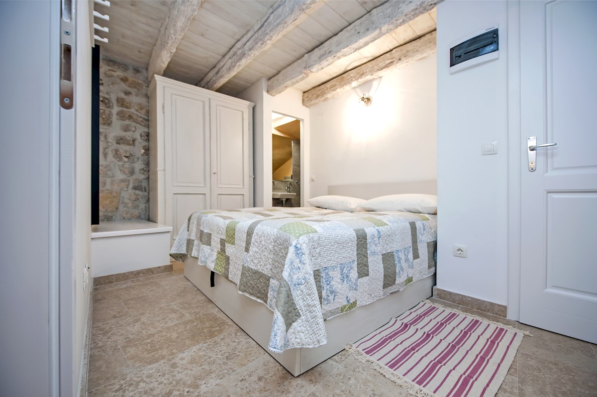 Rovinj, hiša s tremi apartmaji v centru Rovinja