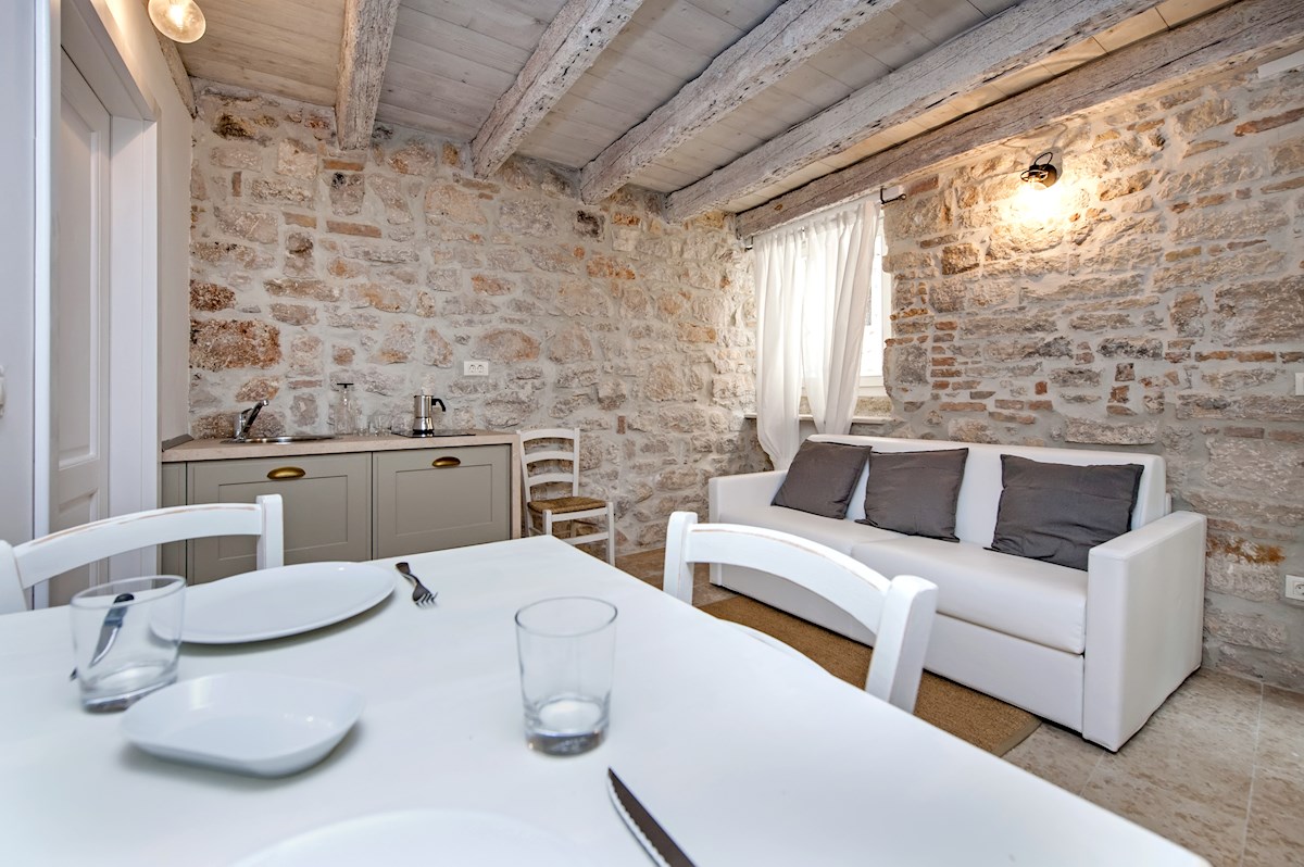 Rovinj, hiša s tremi apartmaji v centru Rovinja