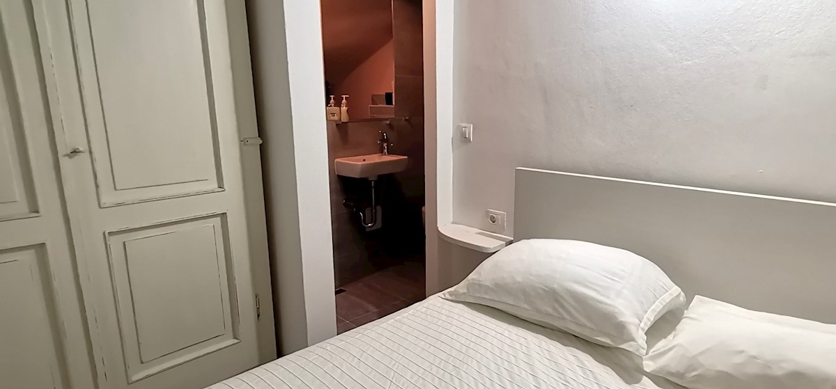 Rovinj, hiša s tremi apartmaji v centru Rovinja