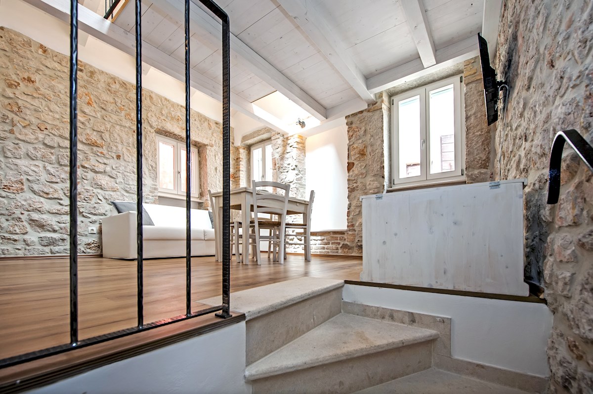 Rovinj, hiša s tremi apartmaji v centru Rovinja