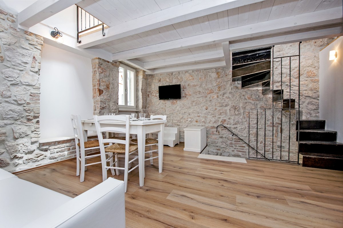 Rovinj, hiša s tremi apartmaji v centru Rovinja