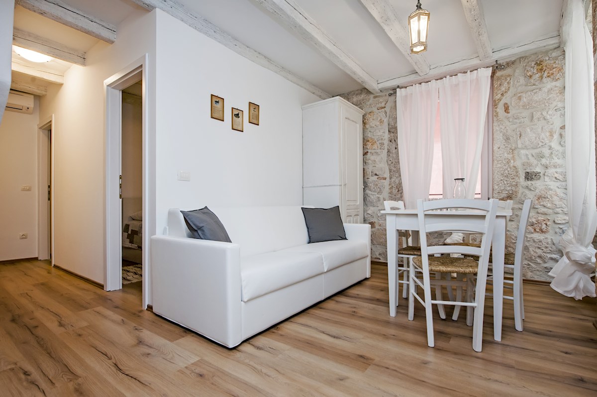 Rovinj, hiša s tremi apartmaji v centru Rovinja