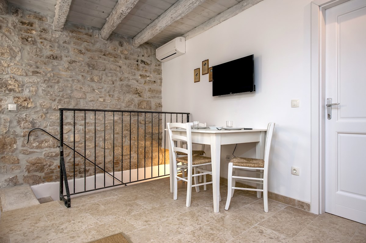 Rovinj, hiša s tremi apartmaji v centru Rovinja