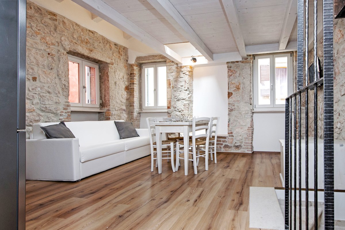 Rovinj, hiša s tremi apartmaji v centru Rovinja