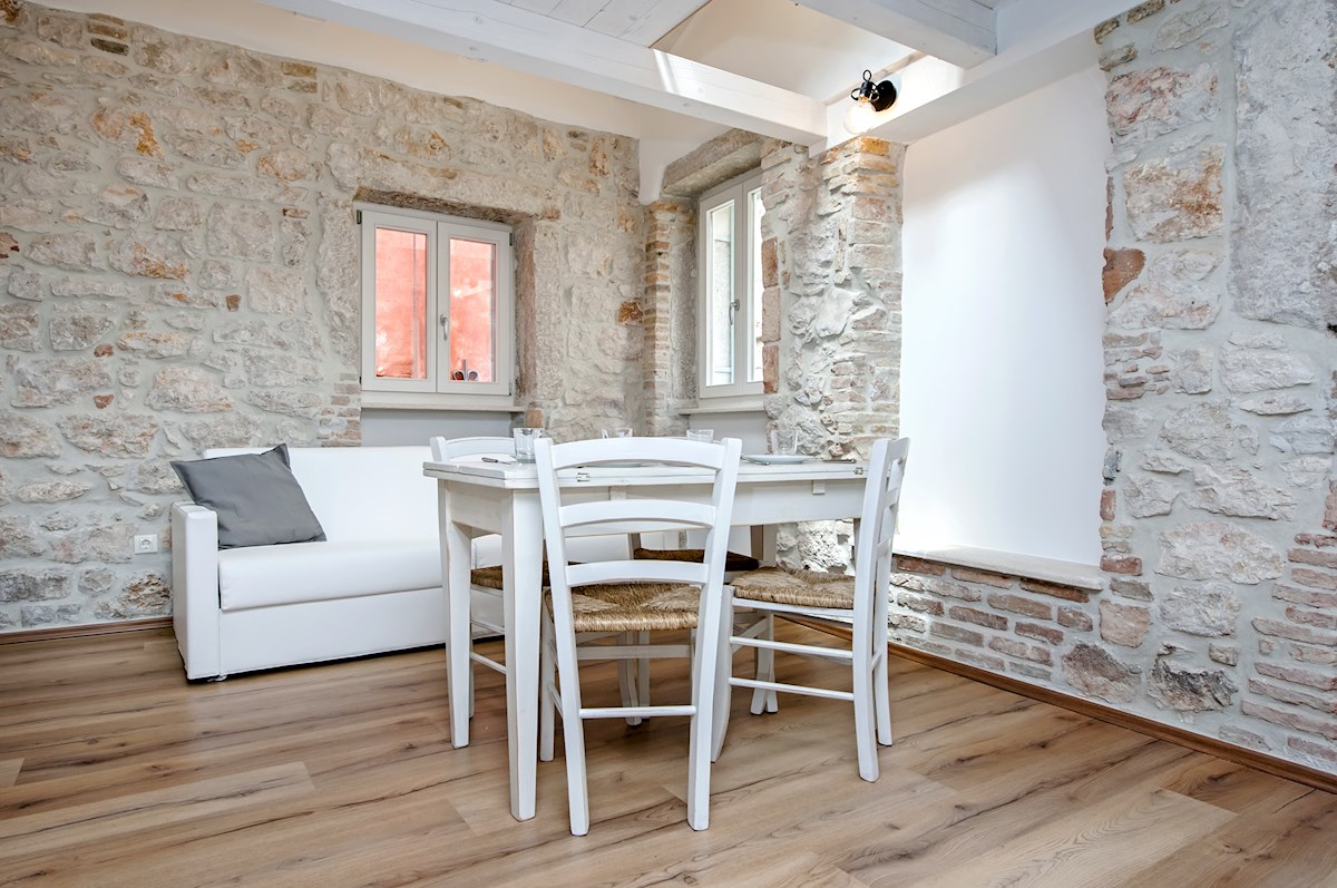 Rovinj, hiša s tremi apartmaji v centru Rovinja