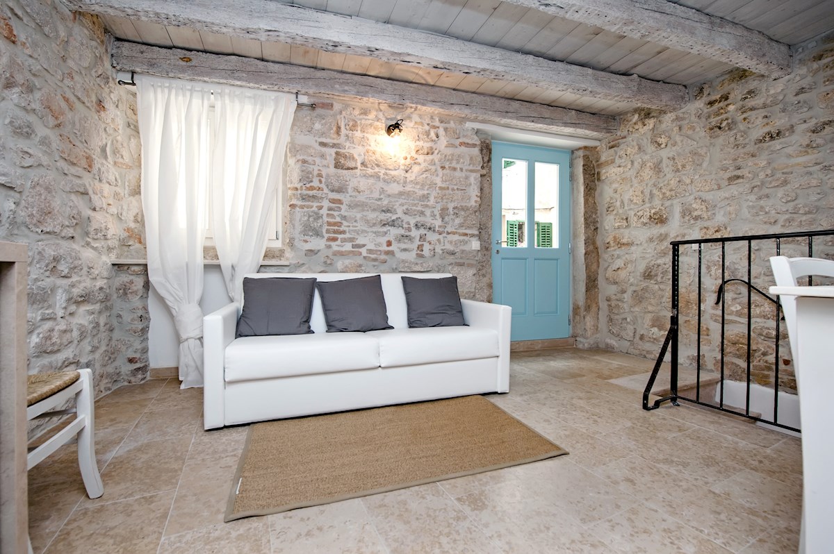 Rovinj, hiša s tremi apartmaji v centru Rovinja