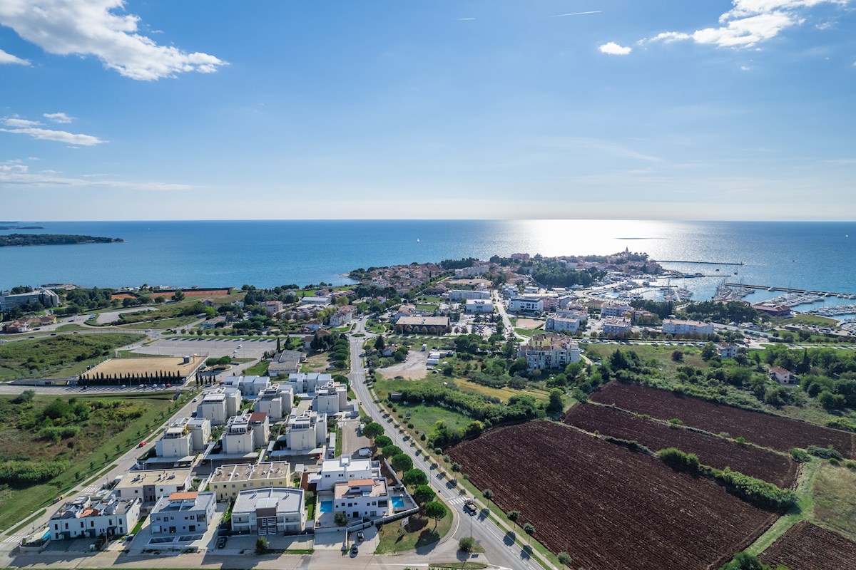 Novigrad, moderna hiša z bazenom v bližini morja