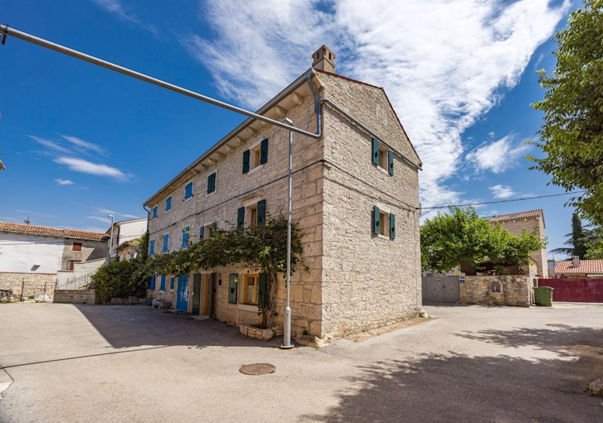 Istra, Kanfanar – Avtentična kamnita hiša z dodatnim objektom in bazenom