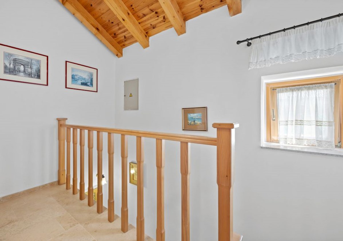 Istra, Kanfanar – Avtentična kamnita hiša z dodatnim objektom in bazenom