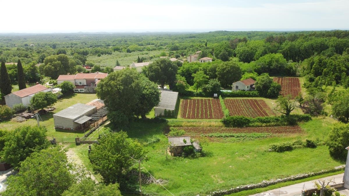 Okolica Poreča, zazidljiva parcela 1700 m2