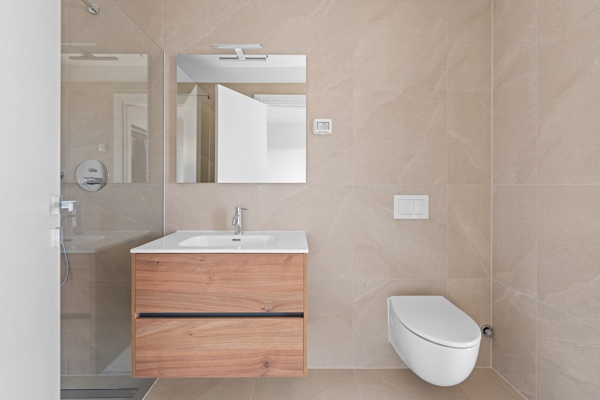 NOVIGRAD – stanovanje v pritličju z vrtom