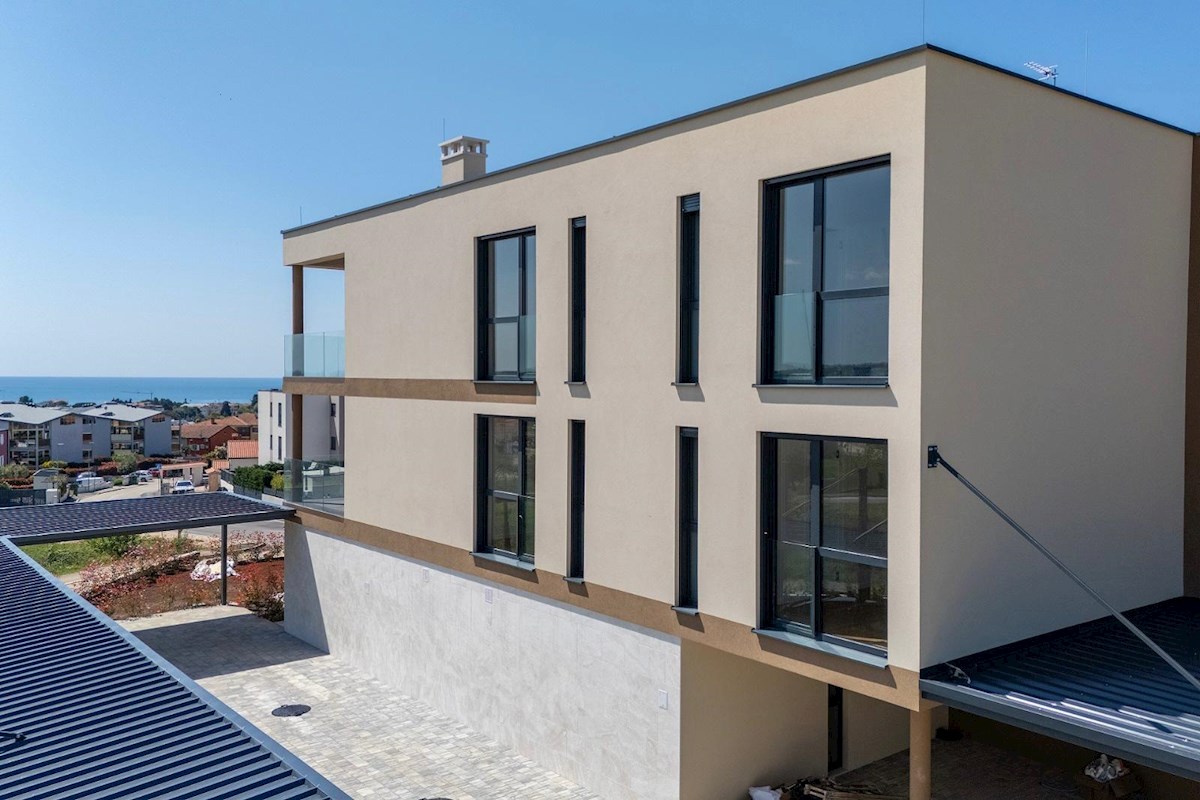 NOVIGRAD – stanovanje z vrtom