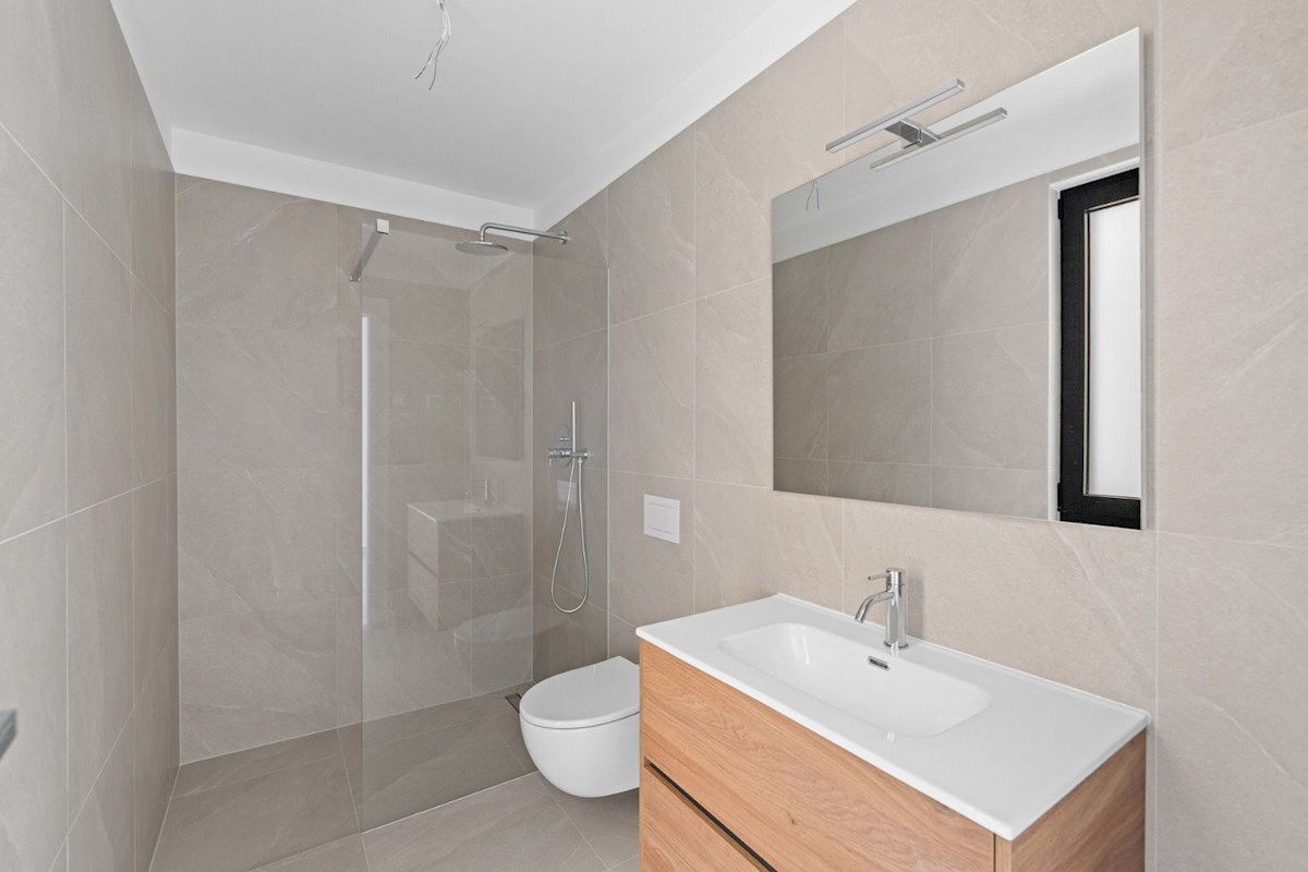 Novigrad – Luksuzno stanovanje v 1. nadstropju z razgledom na morje