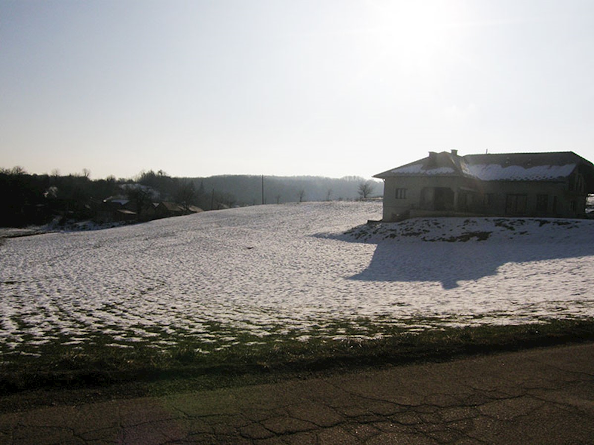 Zemljišče na Cerju