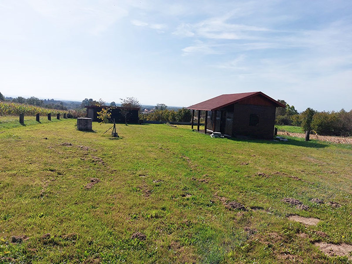 Zemljišče v Bratini