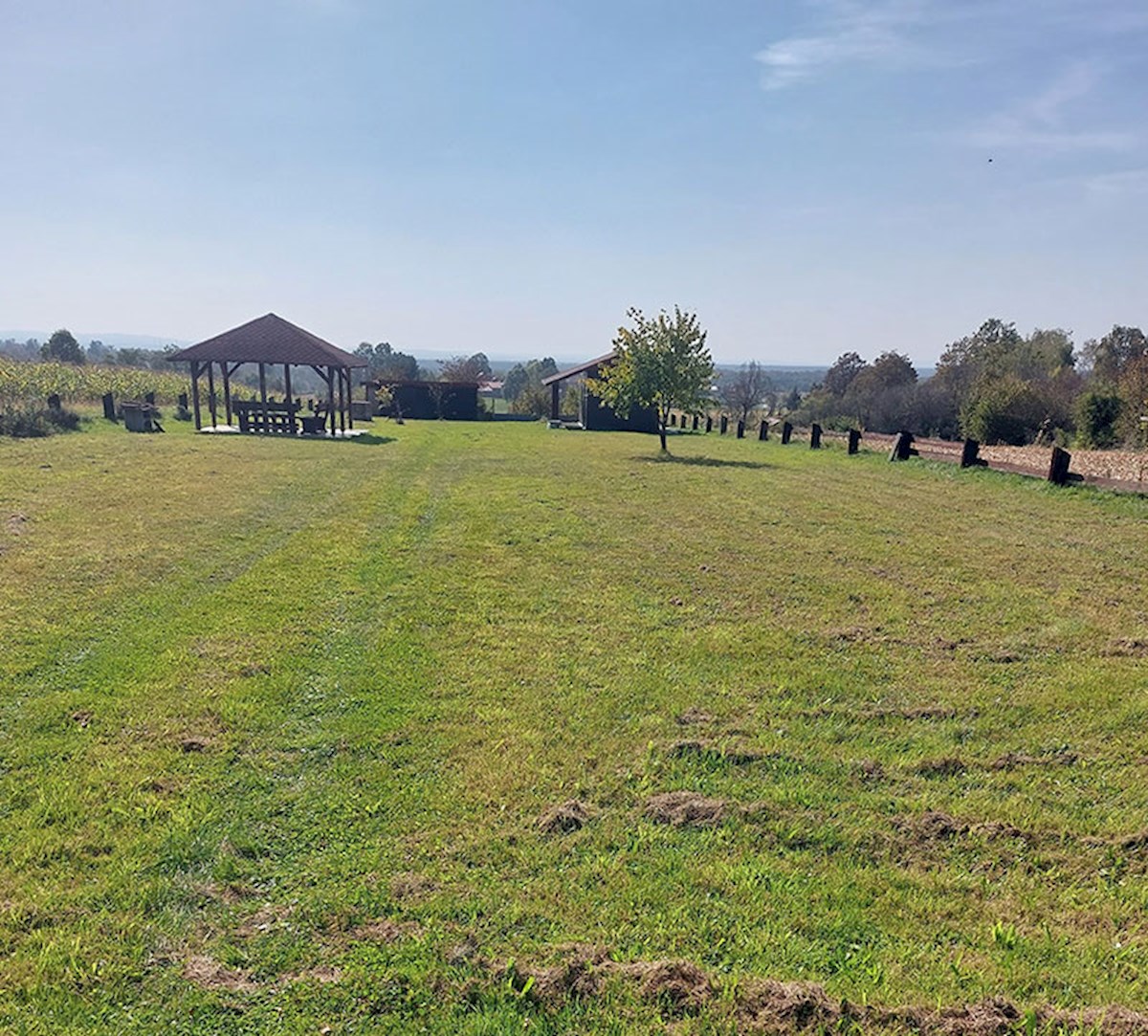 Zemljišče v Bratini