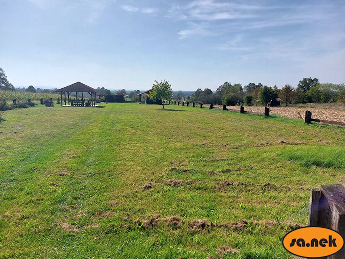 Zemljišče v Bratini