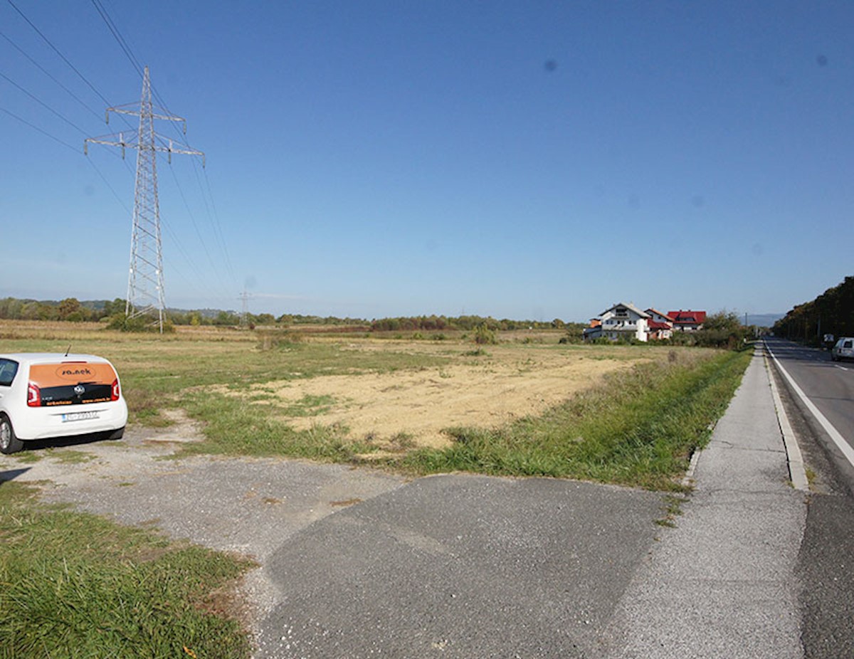 Zemljišče ob Karlovački cesti