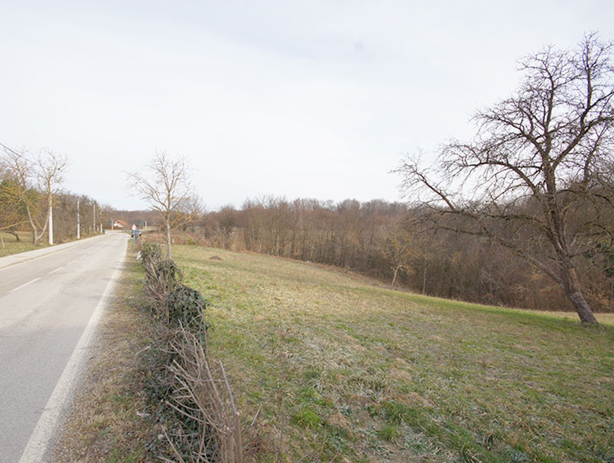 Gradbeno zemljišče v okolici Samobora