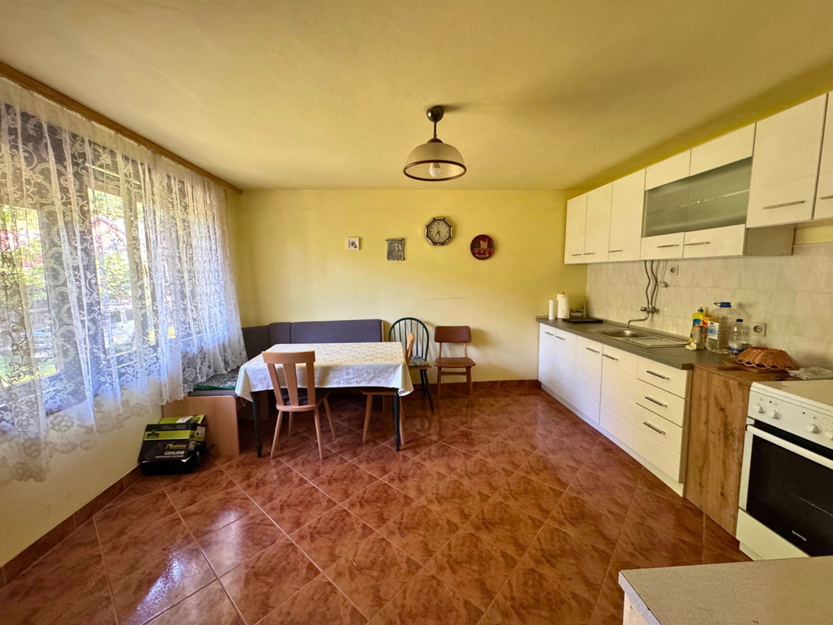 Družinska hiša v Podvrhu