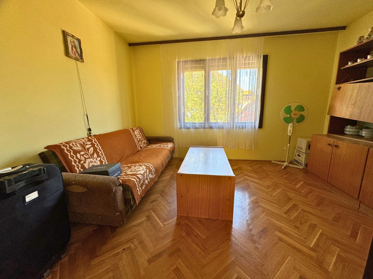 Družinska hiša v Podvrhu