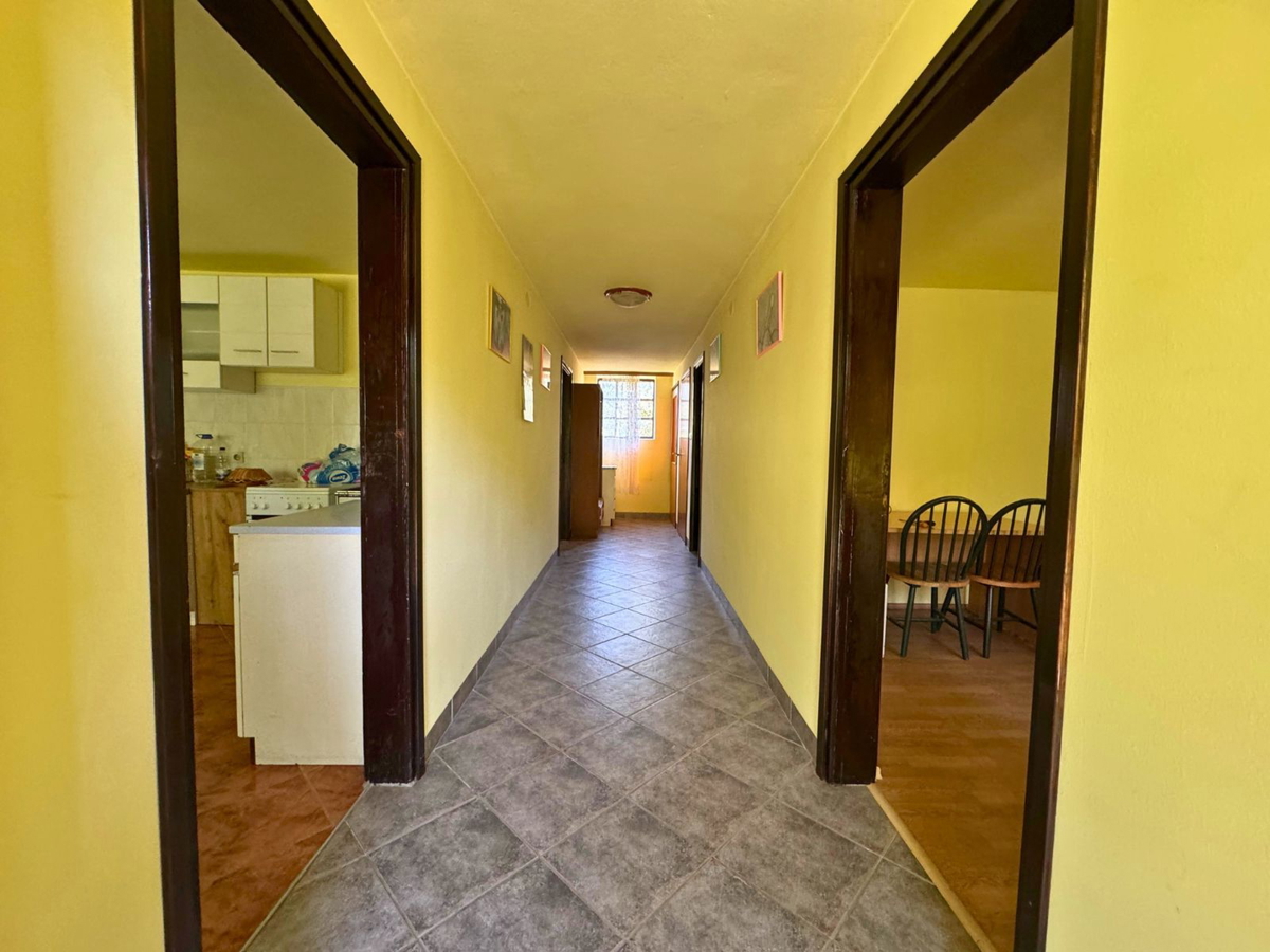 Družinska hiša v Podvrhu