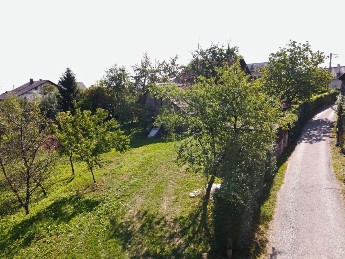 Družinska hiša v Podvrhu