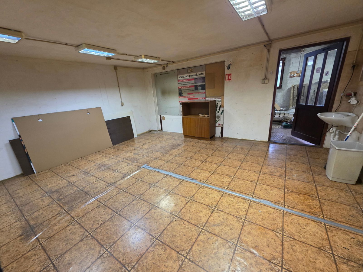 Prostorna dvojna hiša v centru Samobora