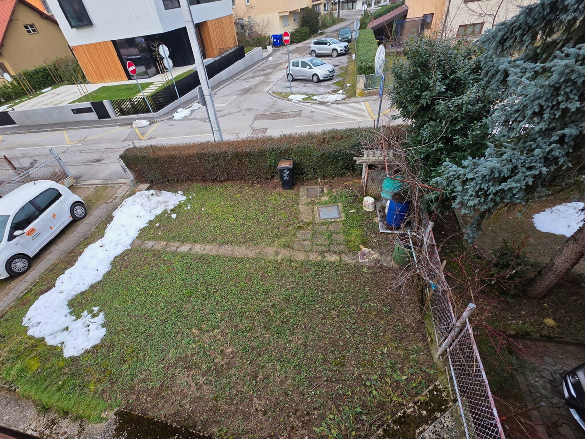 Prostorna dvojna hiša v centru Samobora