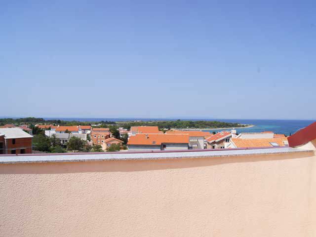 Štirisobno stanovanje - Novalja