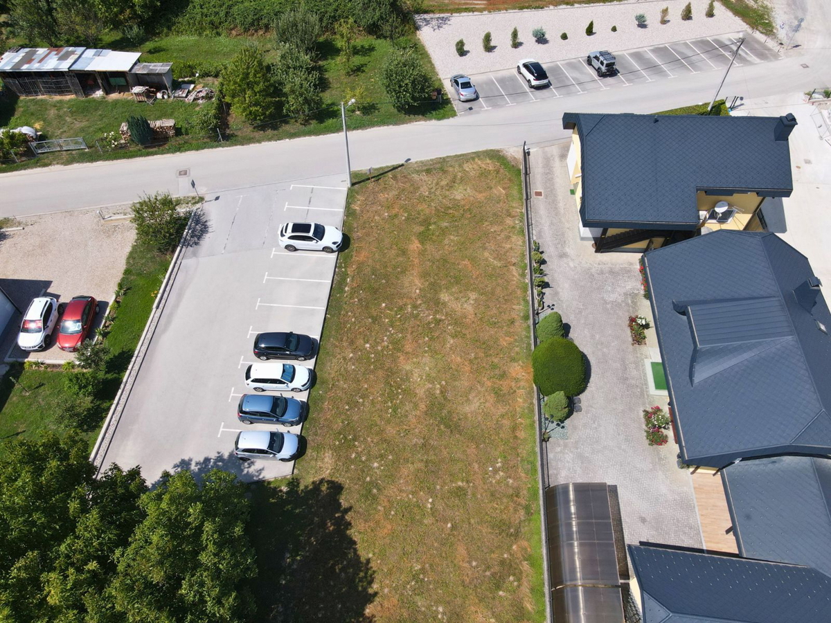 Atraktivno gradbeno zemljišče v Samoborskem Otoku