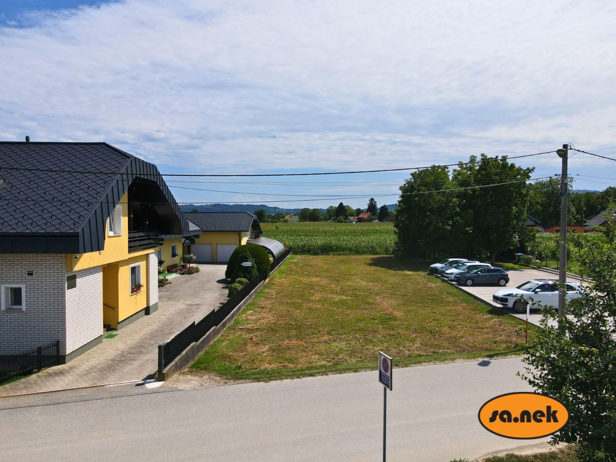 Atraktivno gradbeno zemljišče v Samoborskem Otoku