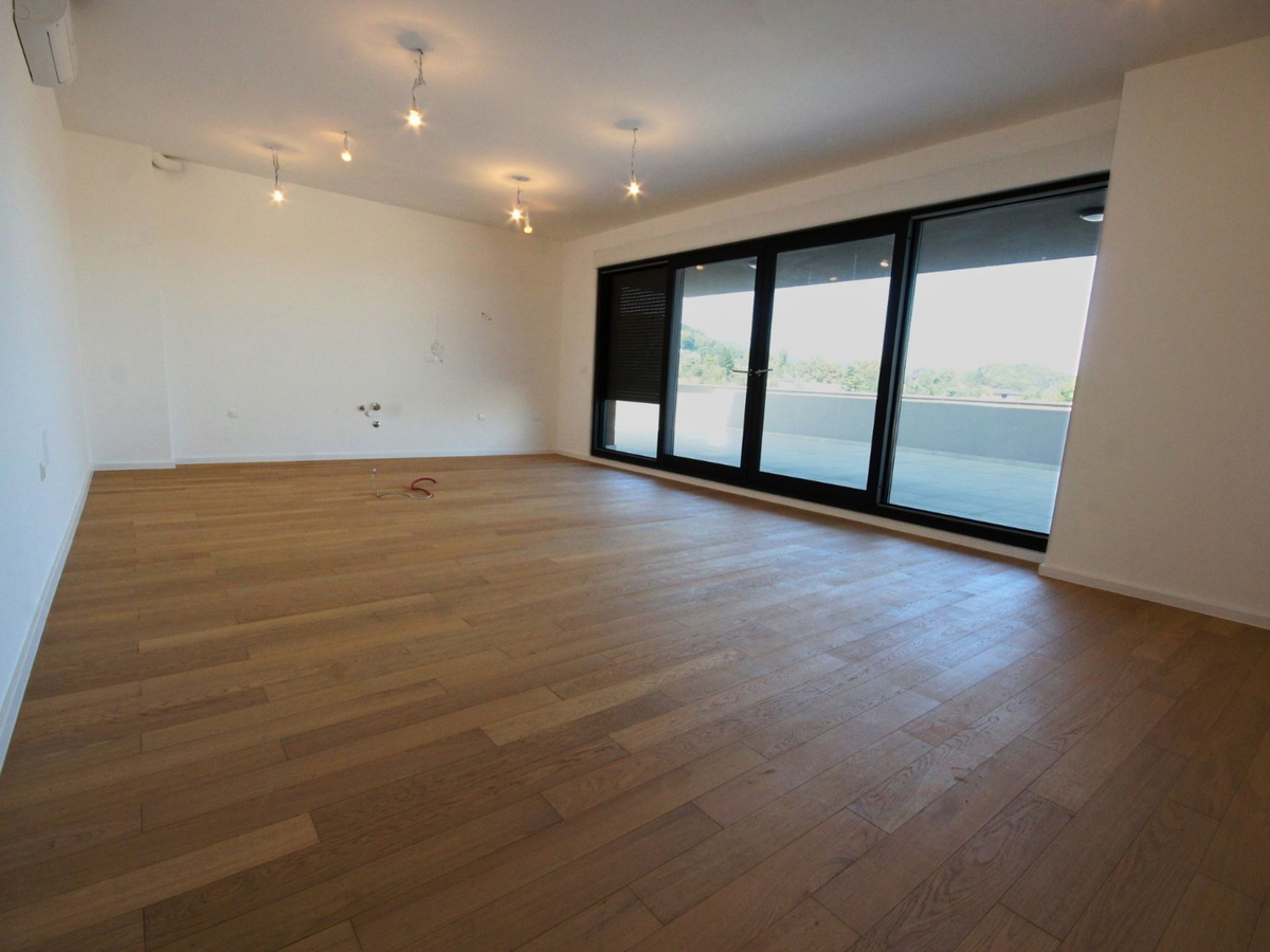 Luksuzni štirisobni penthouse - novogradnja