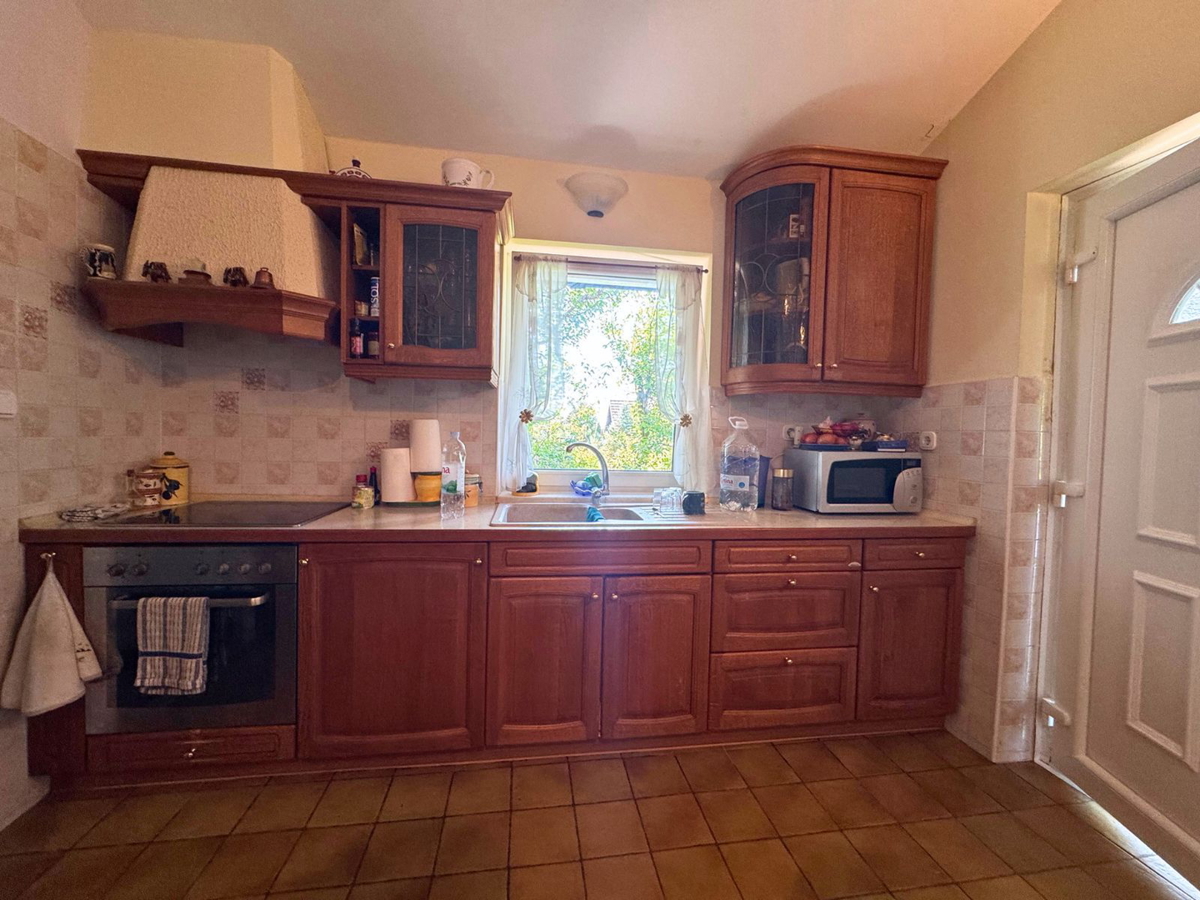 Čudovita hiša obdana z naravo