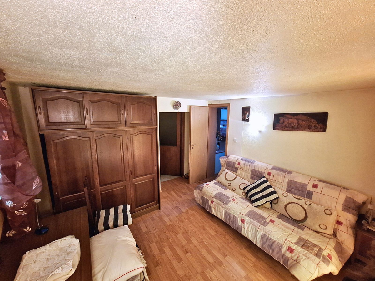 Čudovita hiša obdana z naravo