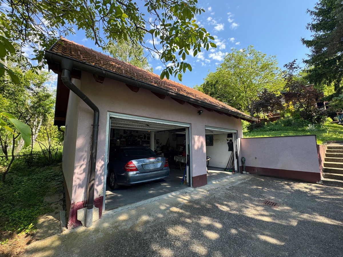 Čudovita hiša obdana z naravo