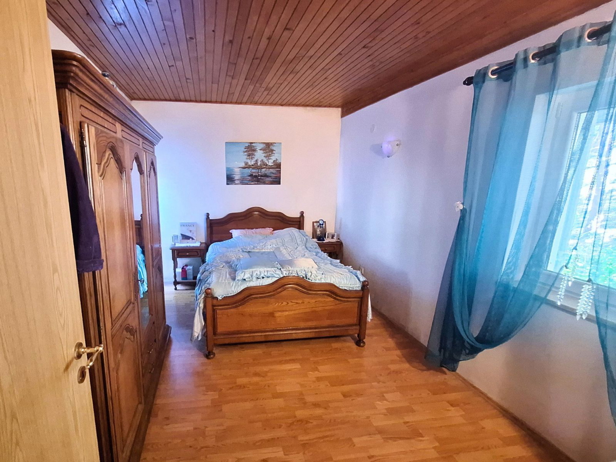 Čudovita hiša obdana z naravo