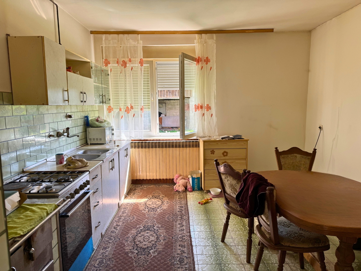 Hiša z dvema stanovanjskima enotama v okolici Samobora